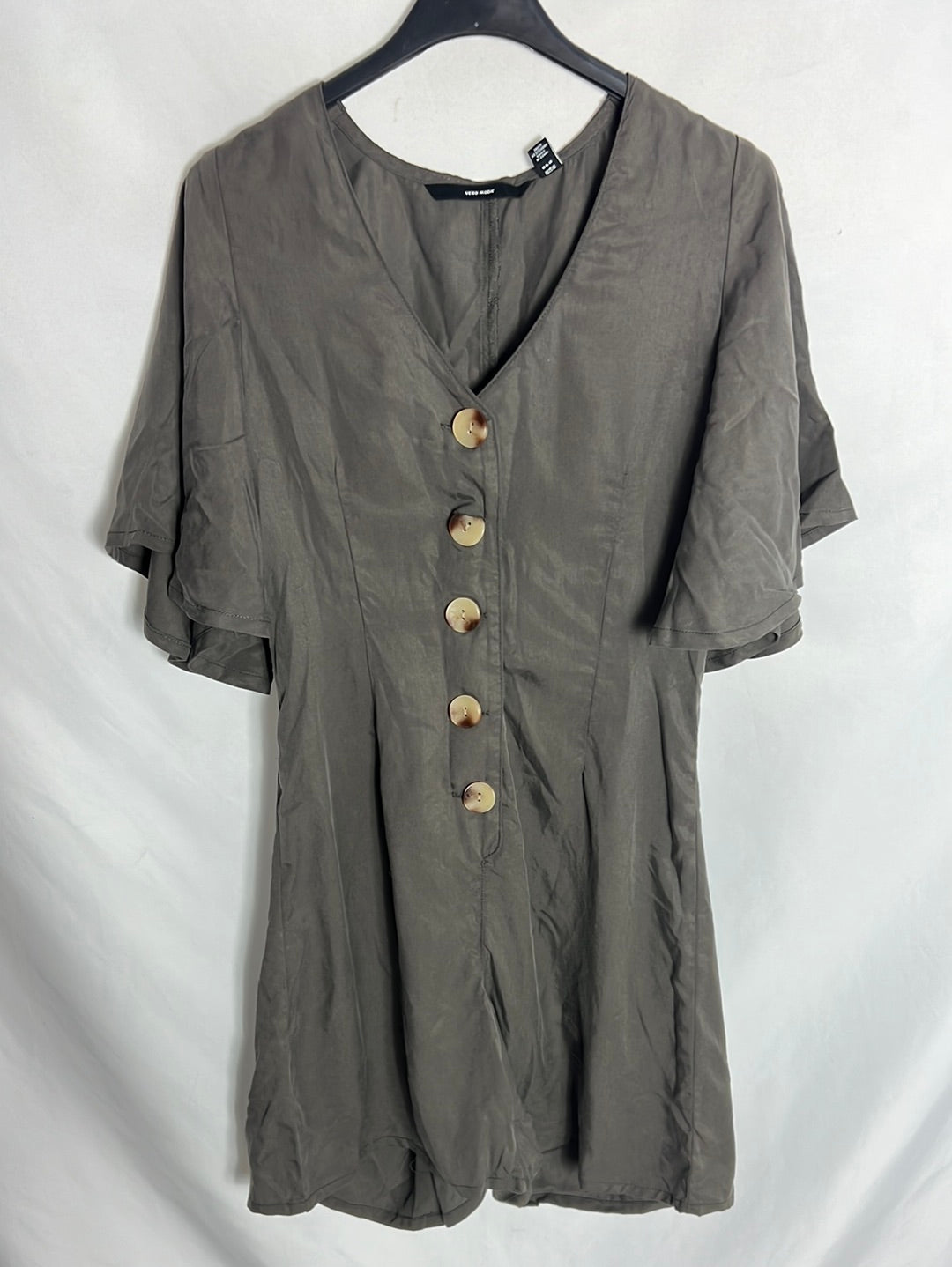 VERO MODA. Vestido gris manga corta. T.s