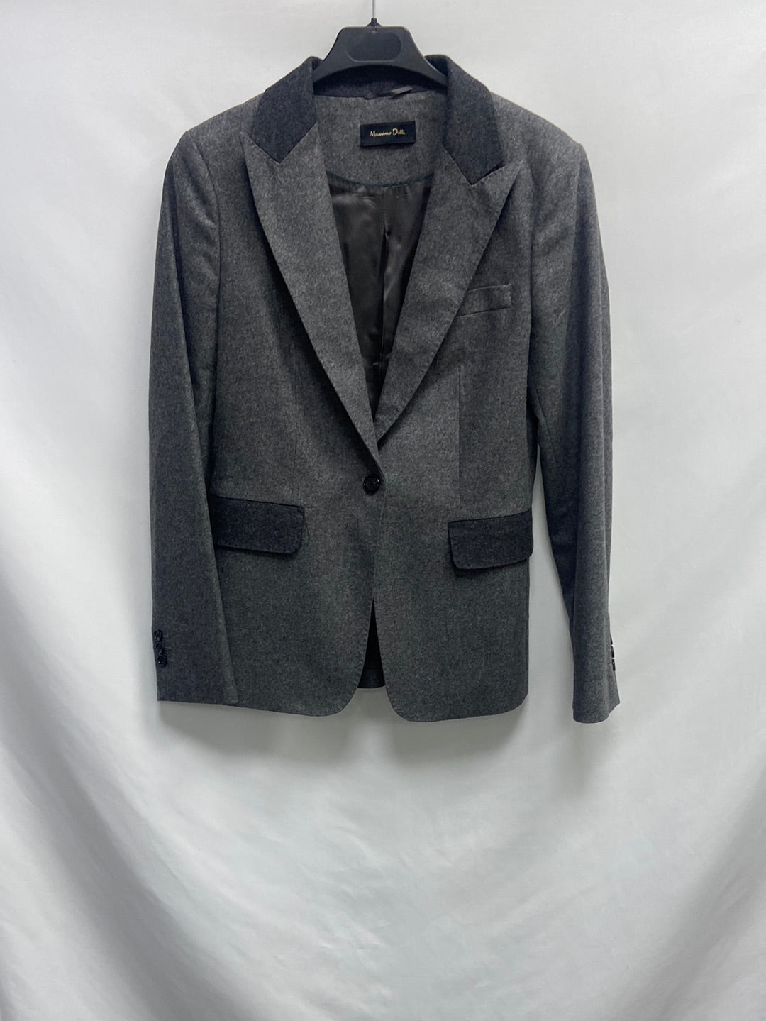 MASSIMO DUTTI. Blazer gris franela T.40
