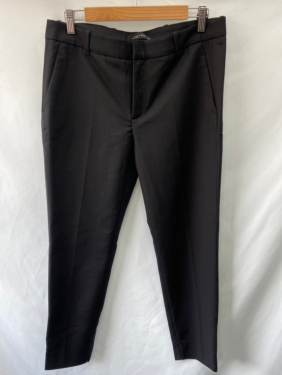 ZARA.Pantalones pinzas negros T.L