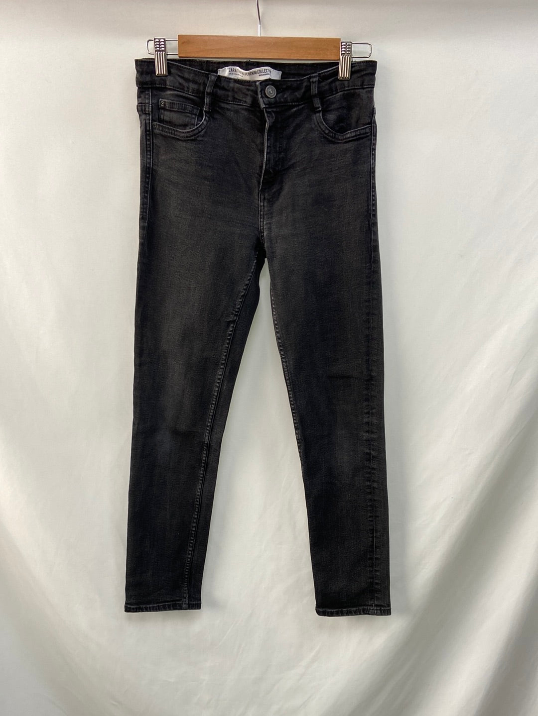 ZARA.Pantalones vaqueros pitillo negros T.38