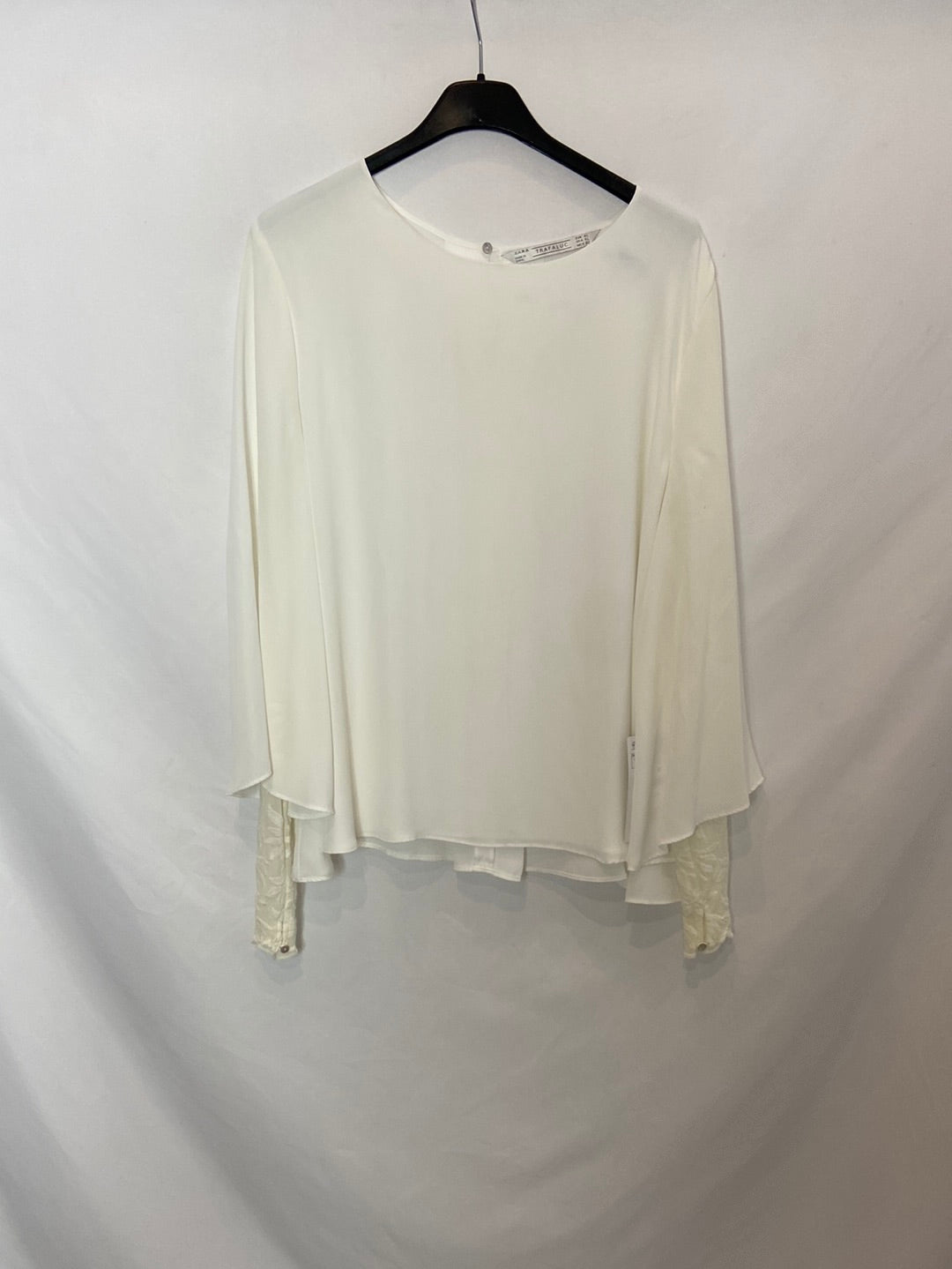 ZARA. Blusa blanca detalle encaje T. XL