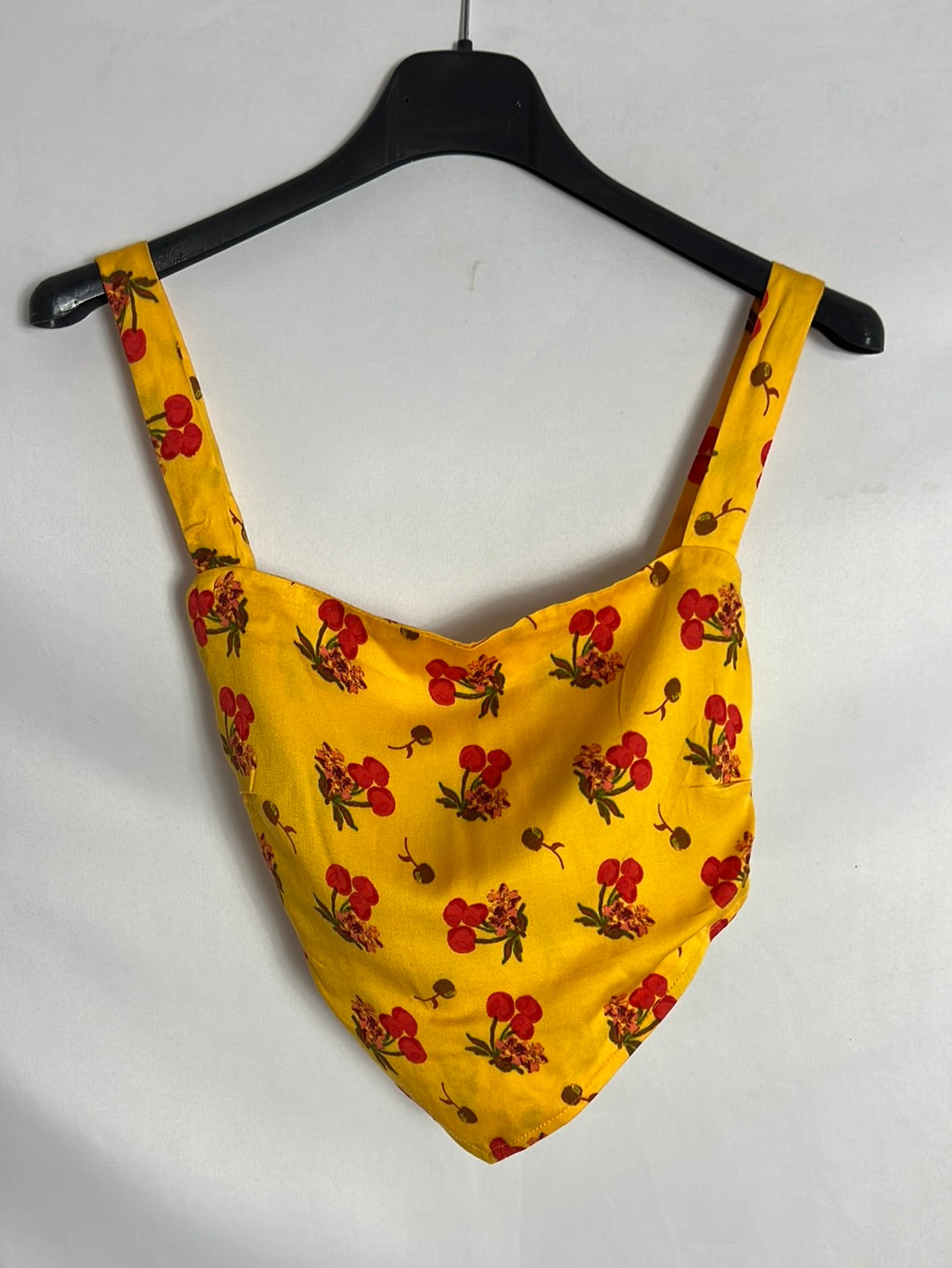 URBAN OUTFITTERS. Crop top mostaza estampado fruta. T M