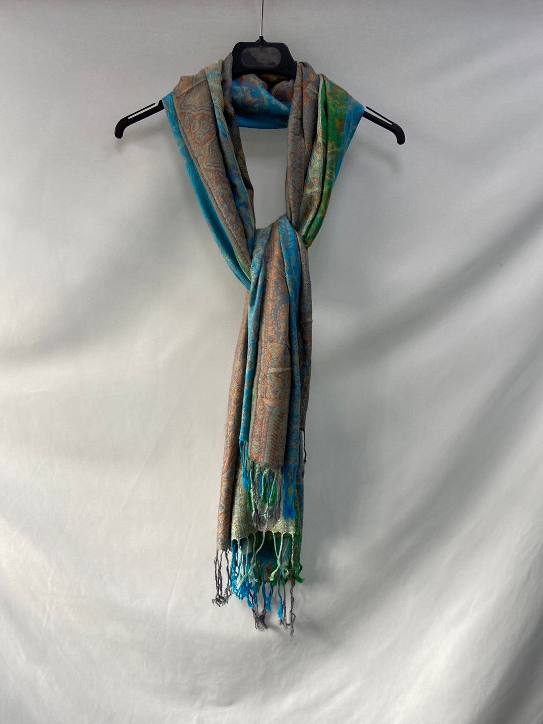 OTRAS. Pasmina tonos verdes y azules