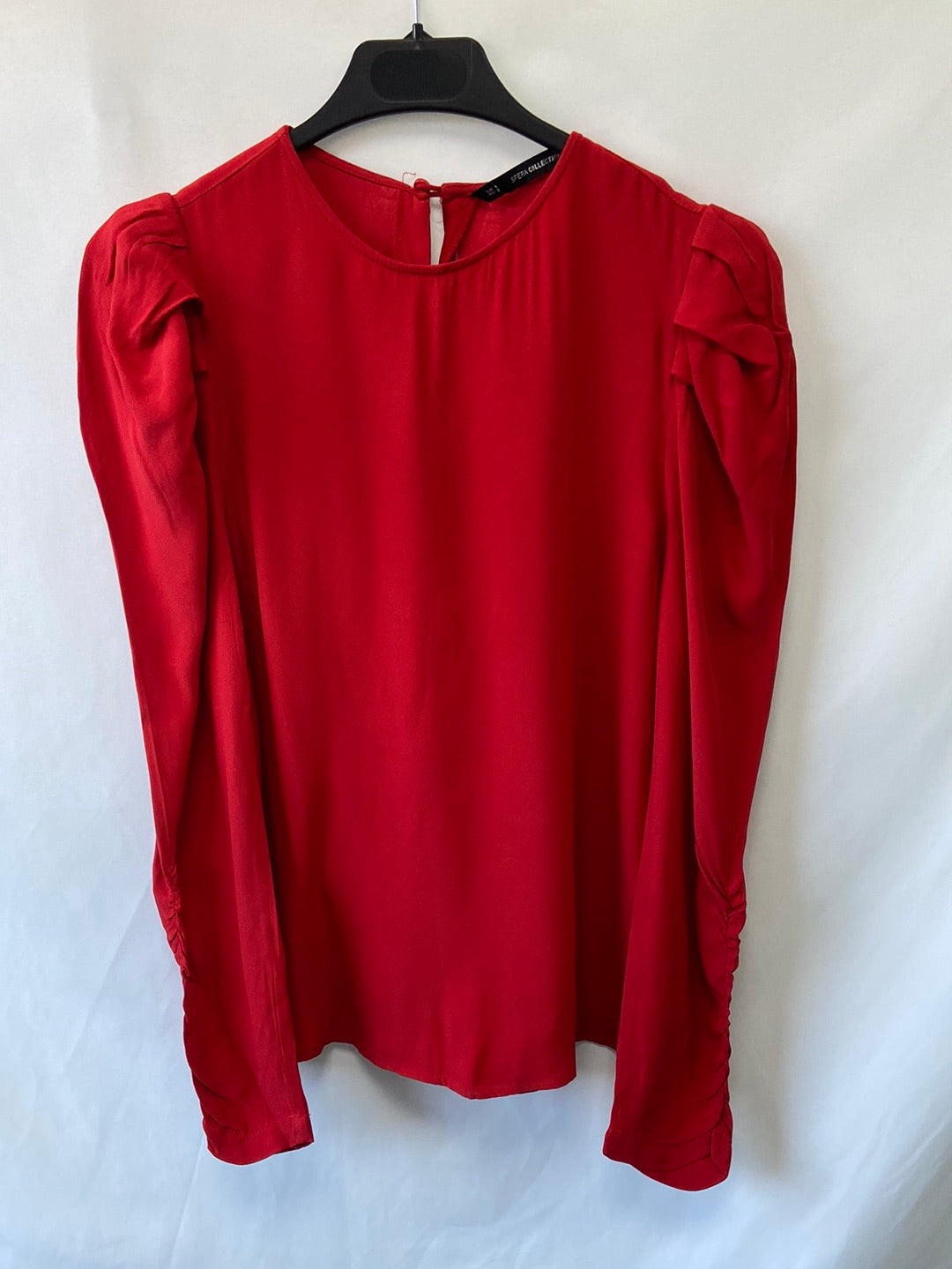SFERA.Blusa roja hombros fruncidos T.M