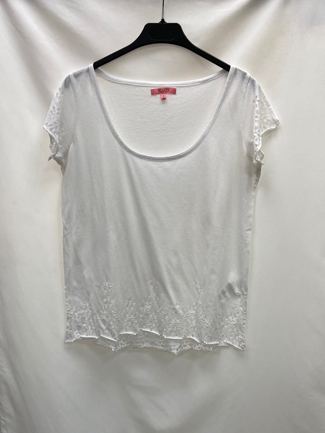 SFERA.Camiseta blanca troquelada T.L