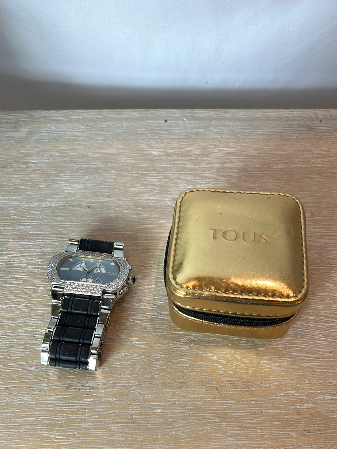 TOUS. Reloj pedrería y goma
