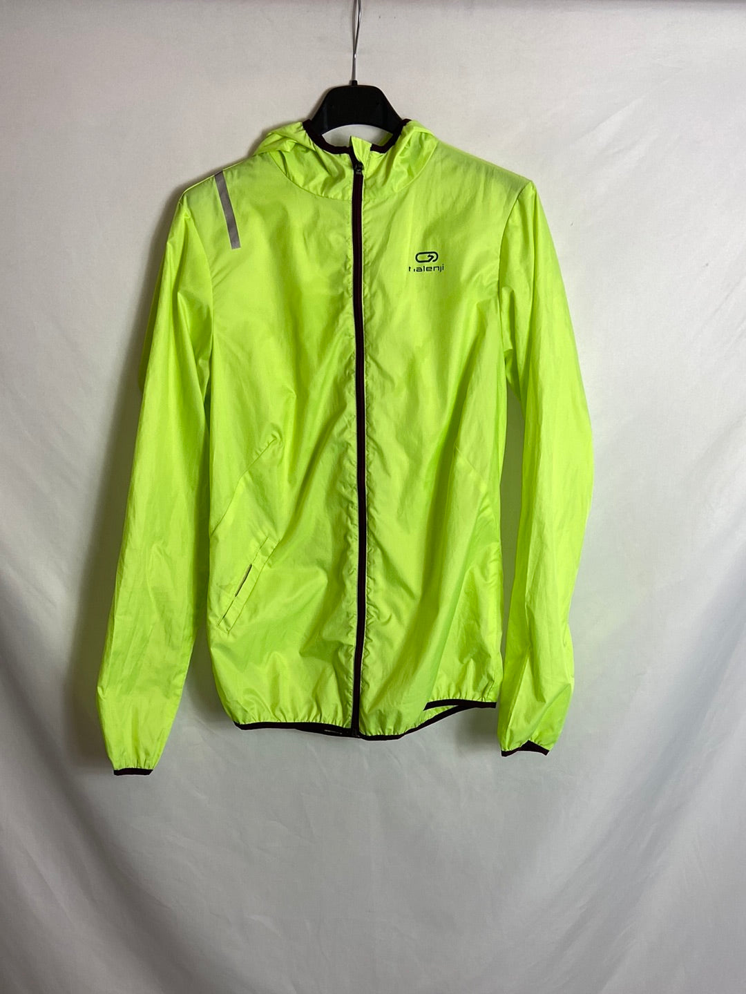 DECATHLON. Cortavientos amarillo neón T.40