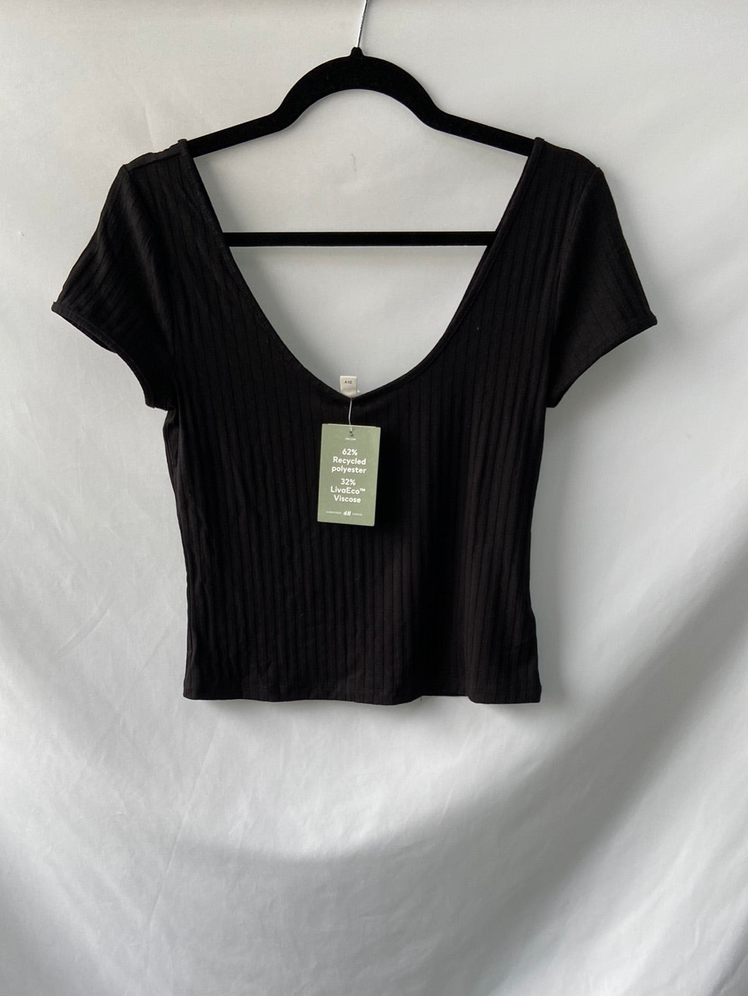 H&M.Camiseta negra canalé T.m