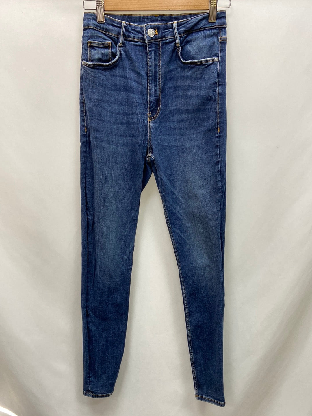 ZARA.Pantalones pitillo clásicos T.34