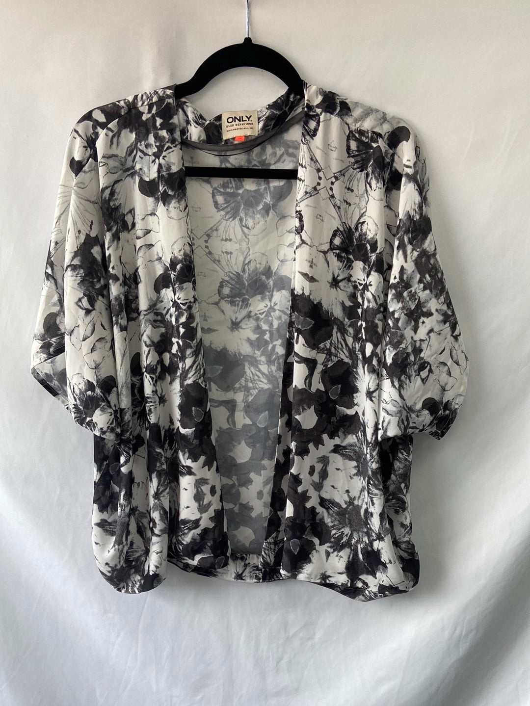 ONLY.Kimono gris T.36
