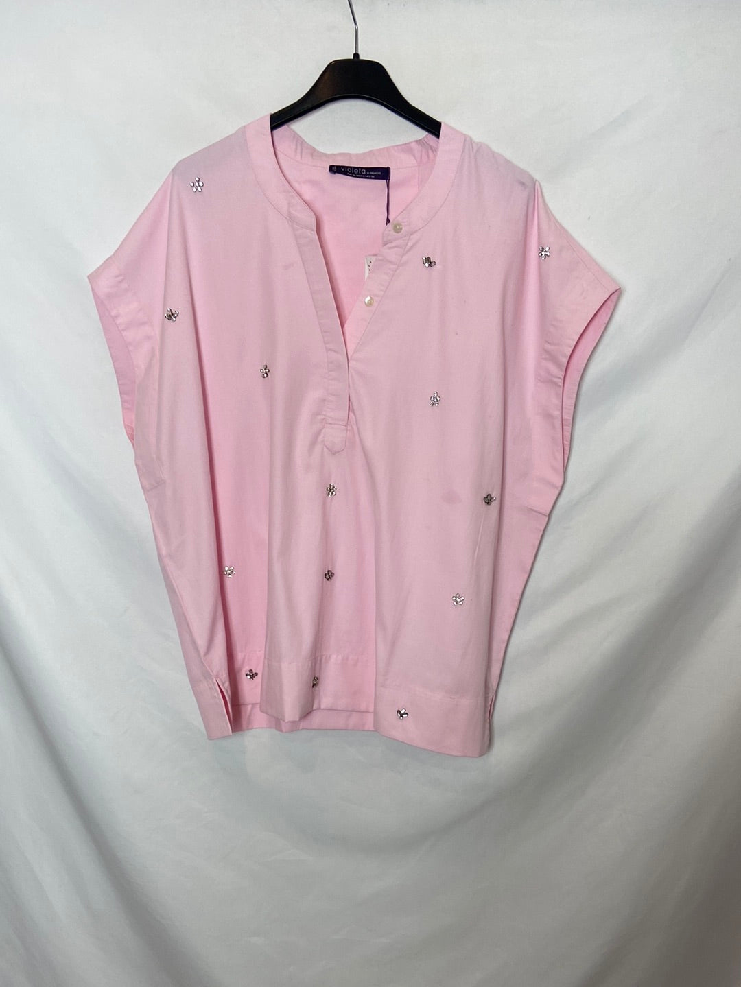 VIOLETA BY MANGO. Blusa rosa detalle pedrería T. XL