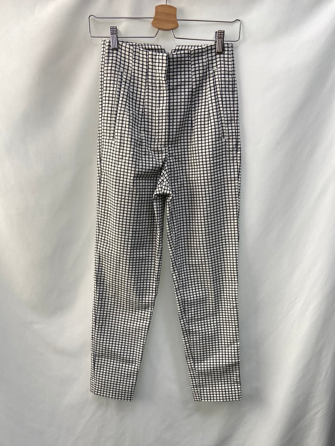 ZARA.Pantalones cuadros pinzas T.XS