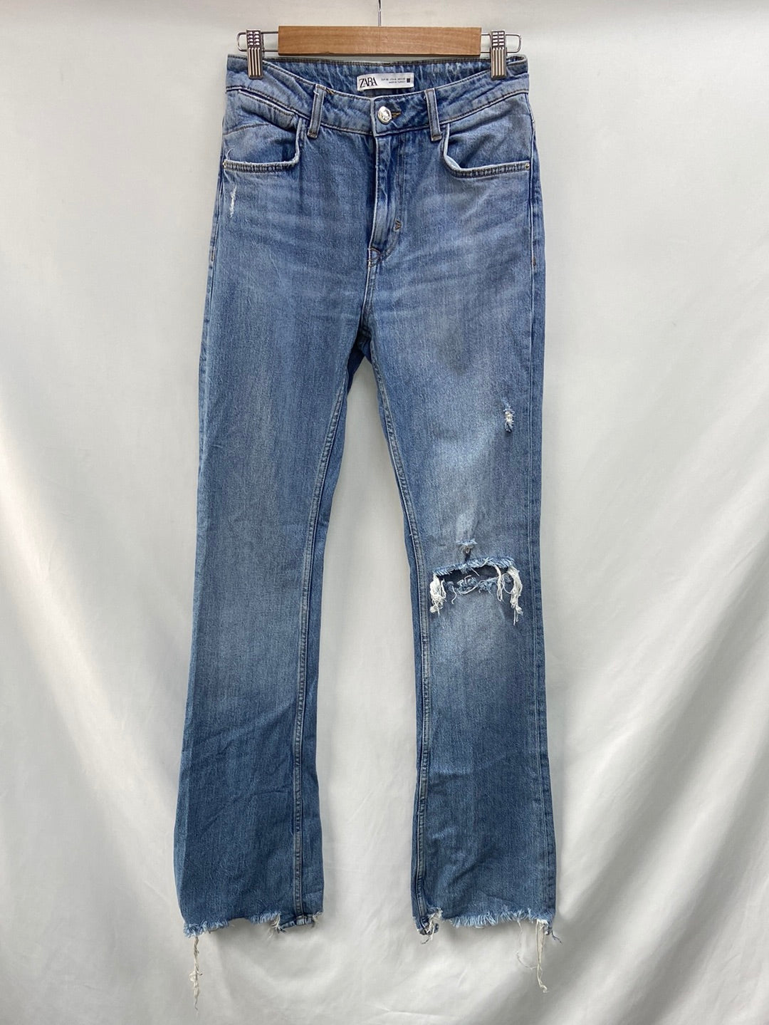 ZARA.Pantalones vaqueros acampanados T.36