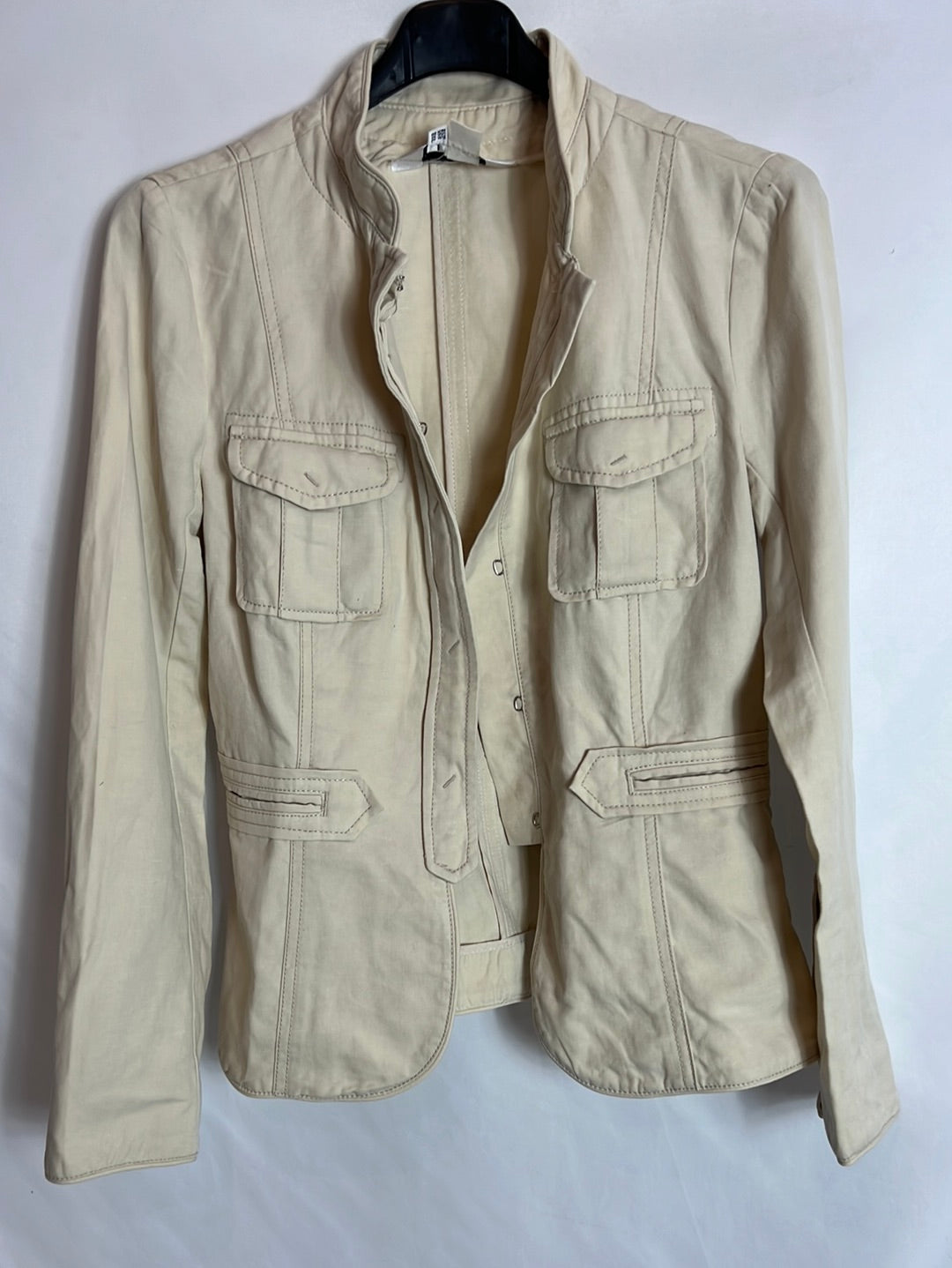 ZARA. Chaqueta beige corchetes. T XS