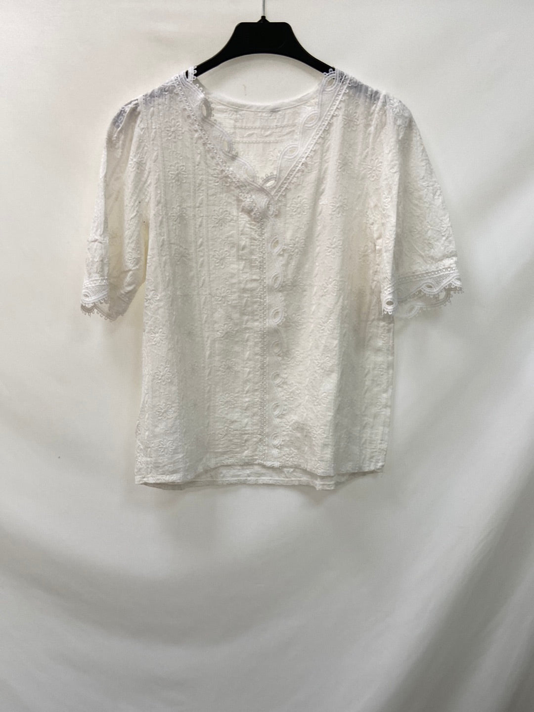 OTRAS.Blusa blanca encaje TU (S)