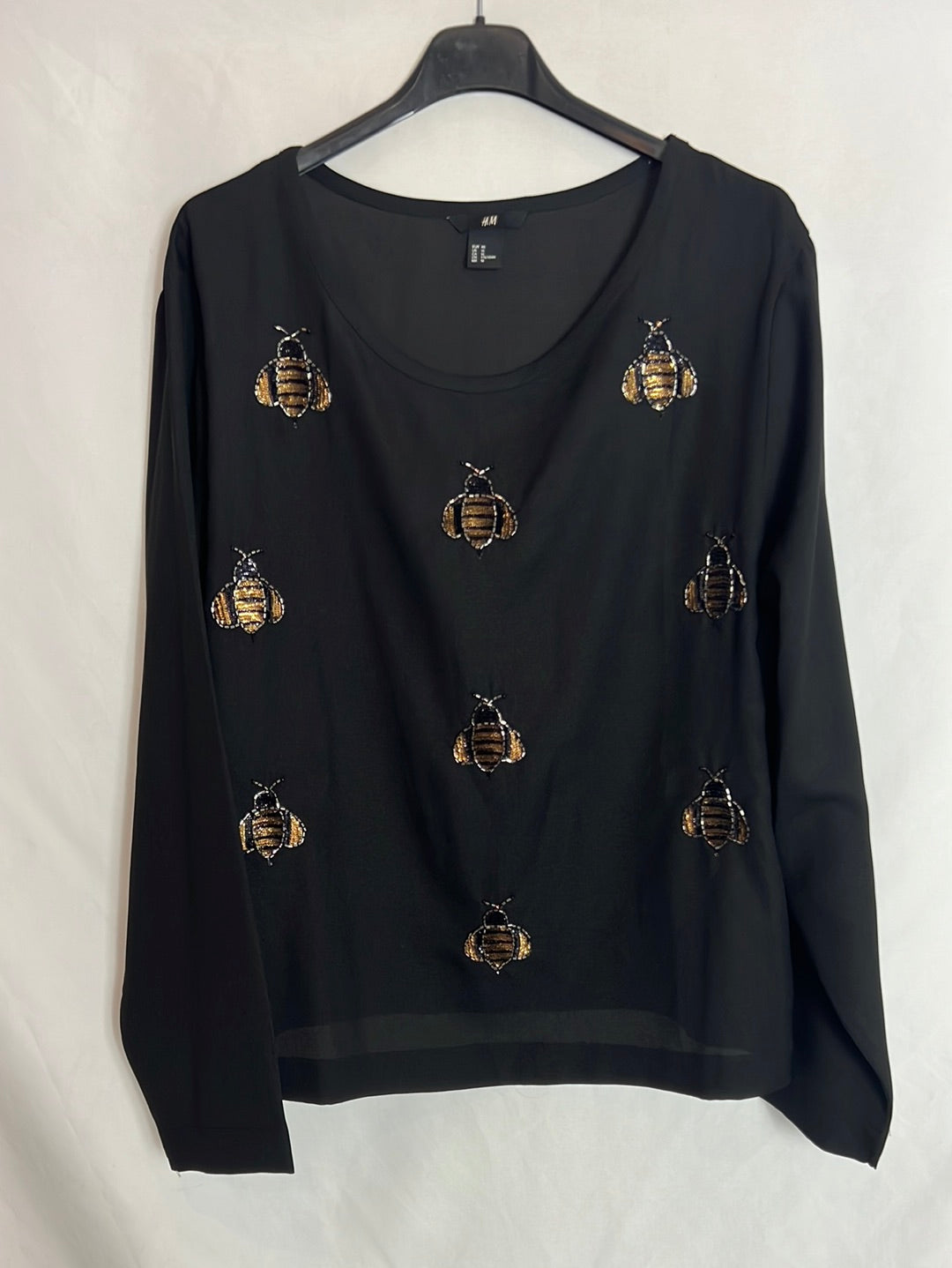 H&M. Blusa negra insectos abalorios. T 46 ( XL)