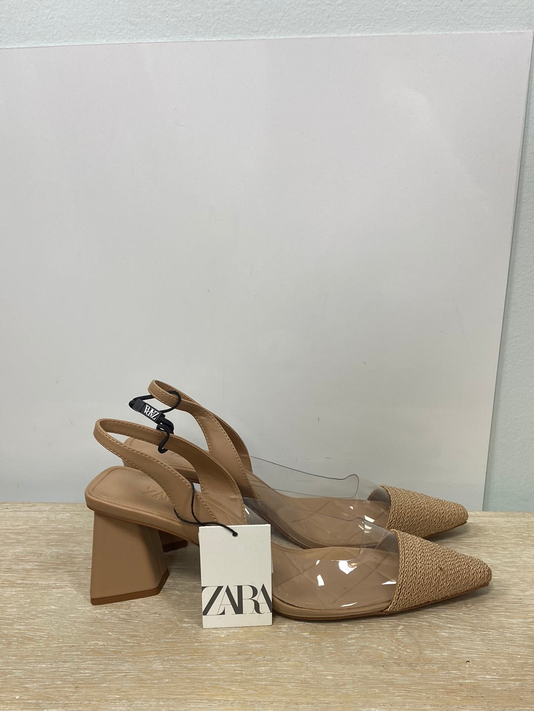 ZARA.Sandalias beiges doble textura T.41
