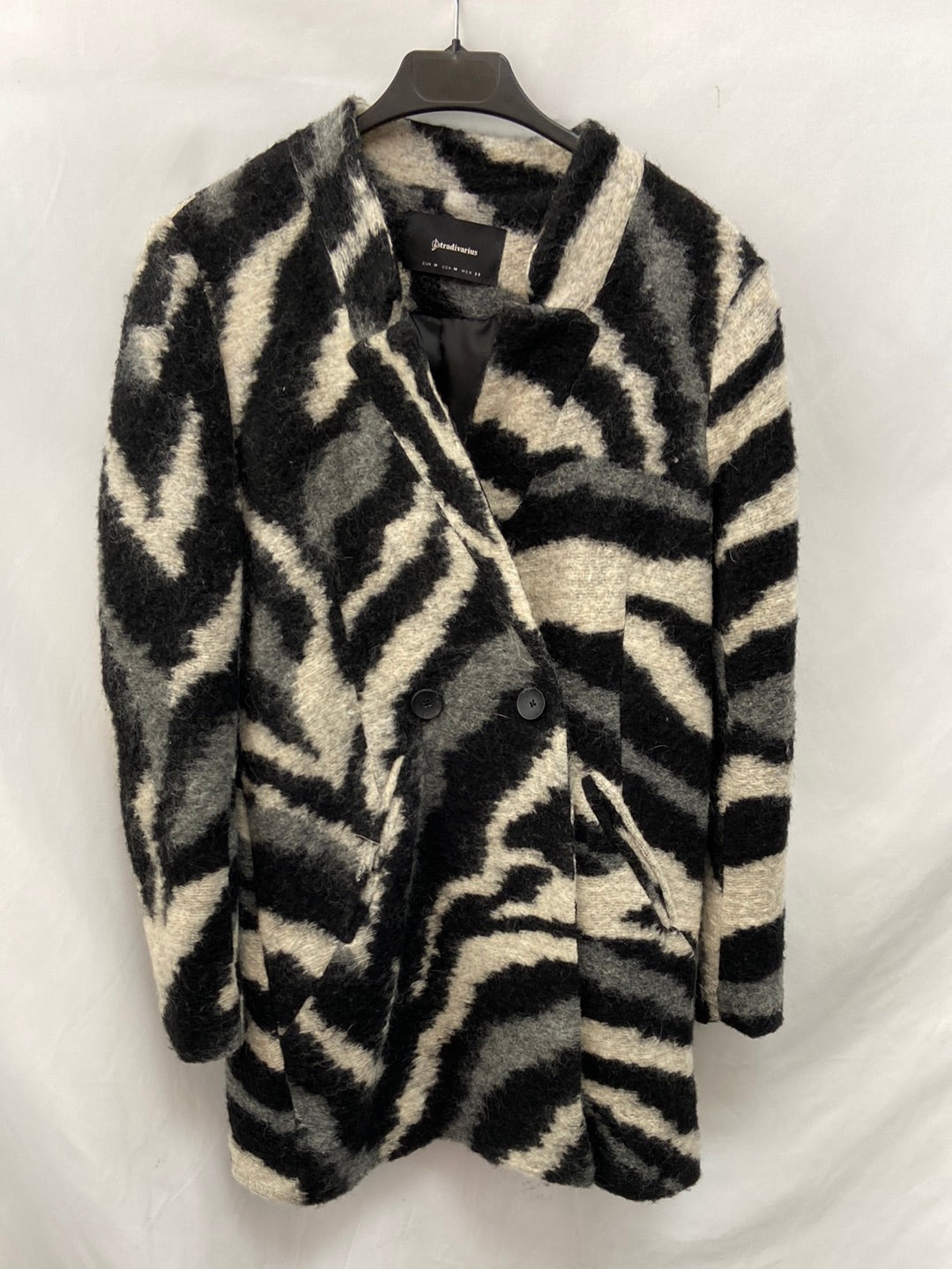 STRADIVARIUS.Abrigo cruzado cebra T.M