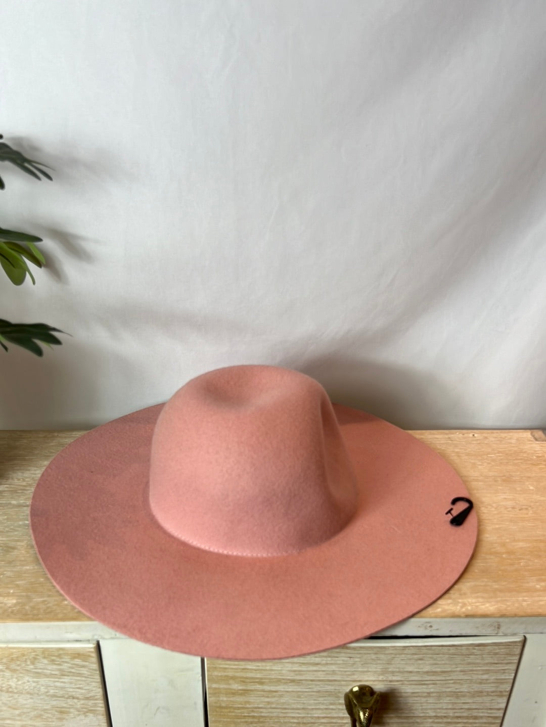 FOREVER 21. Sombrero fieltro rosa. T M/L