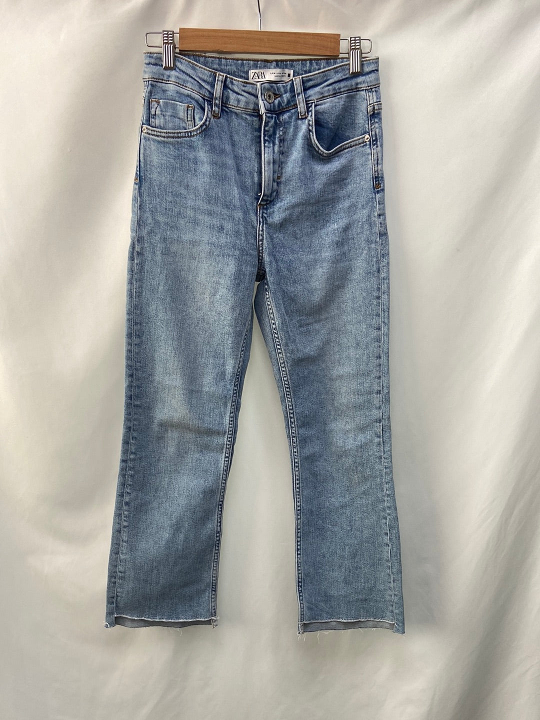 ZARA.Pantalones denim rectos T.36