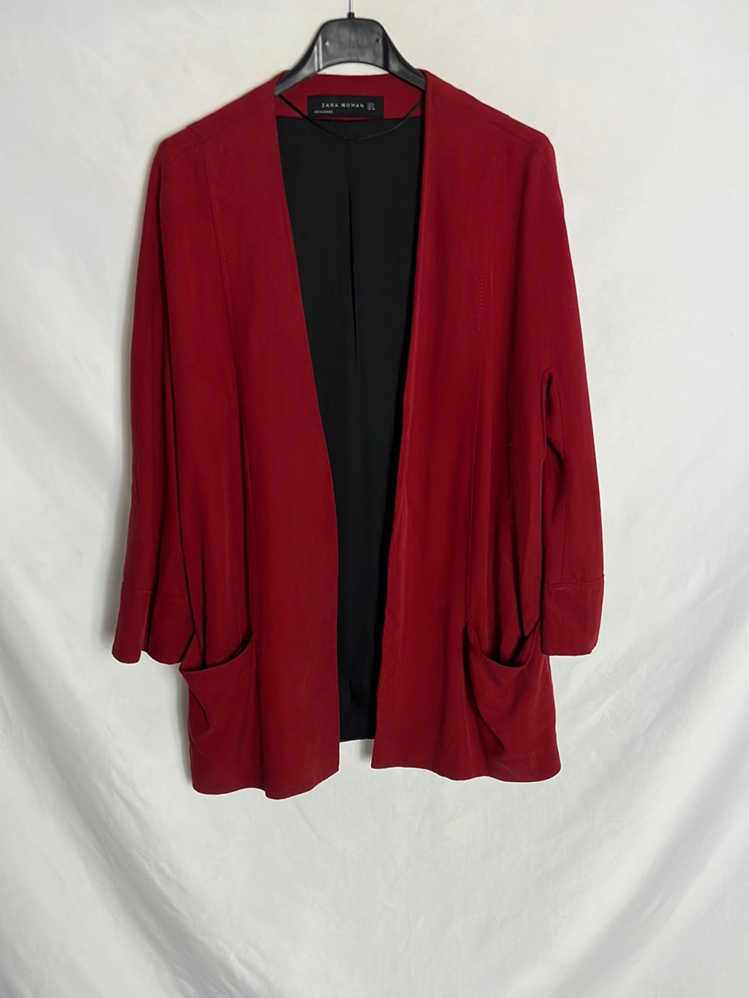 ZARA. Blazer roja fluida. T S