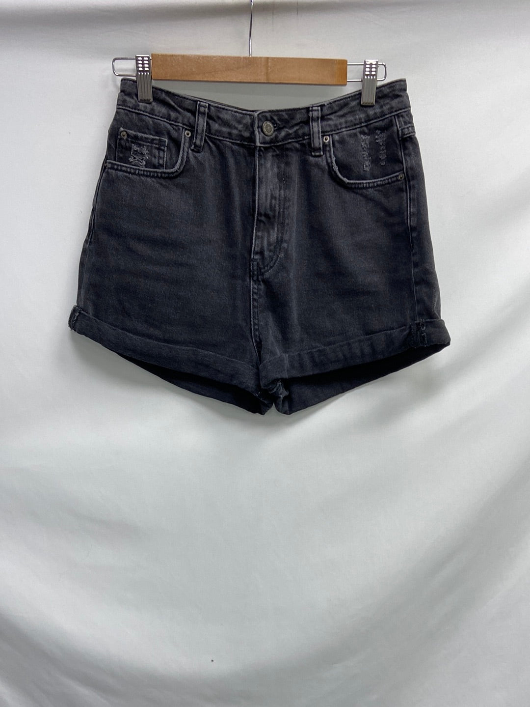 PULL&BEAR. Shorts denim gris T.36