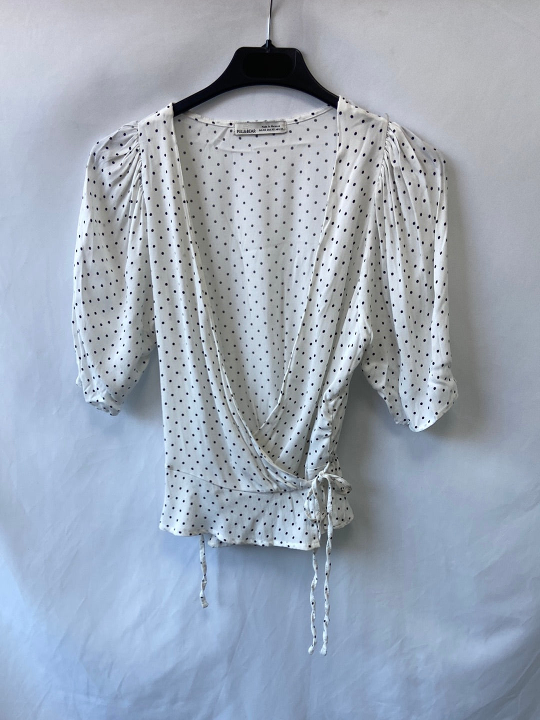 PULL&BEAR.Top lunares escote amplio T.XS