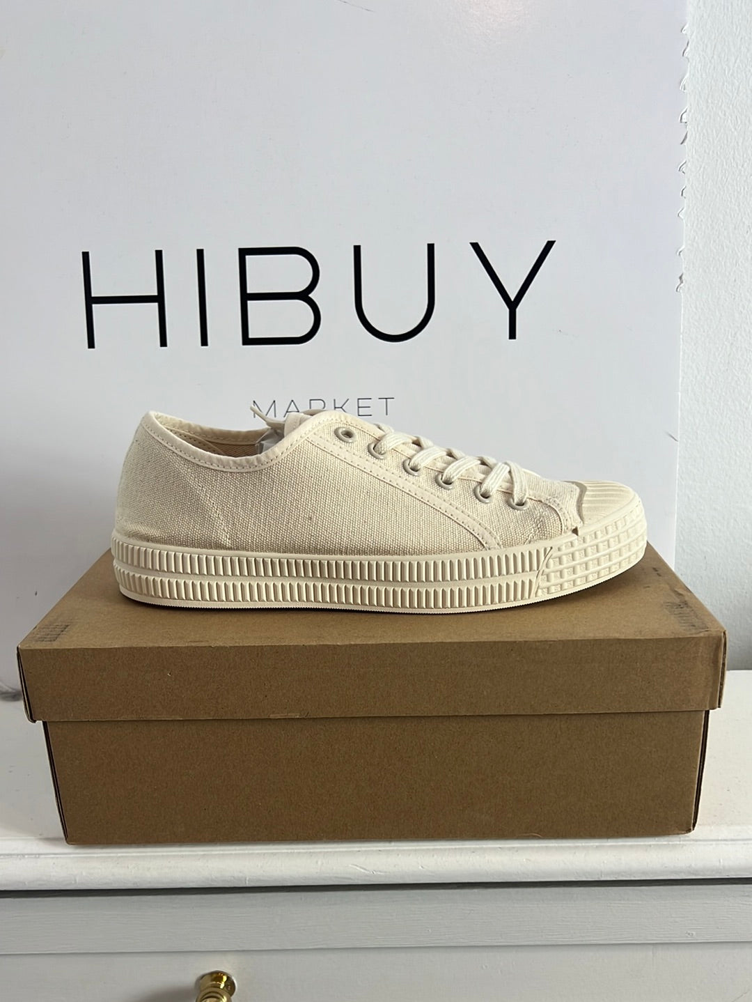 YERSE. Zapatillas beige cordones. T 38