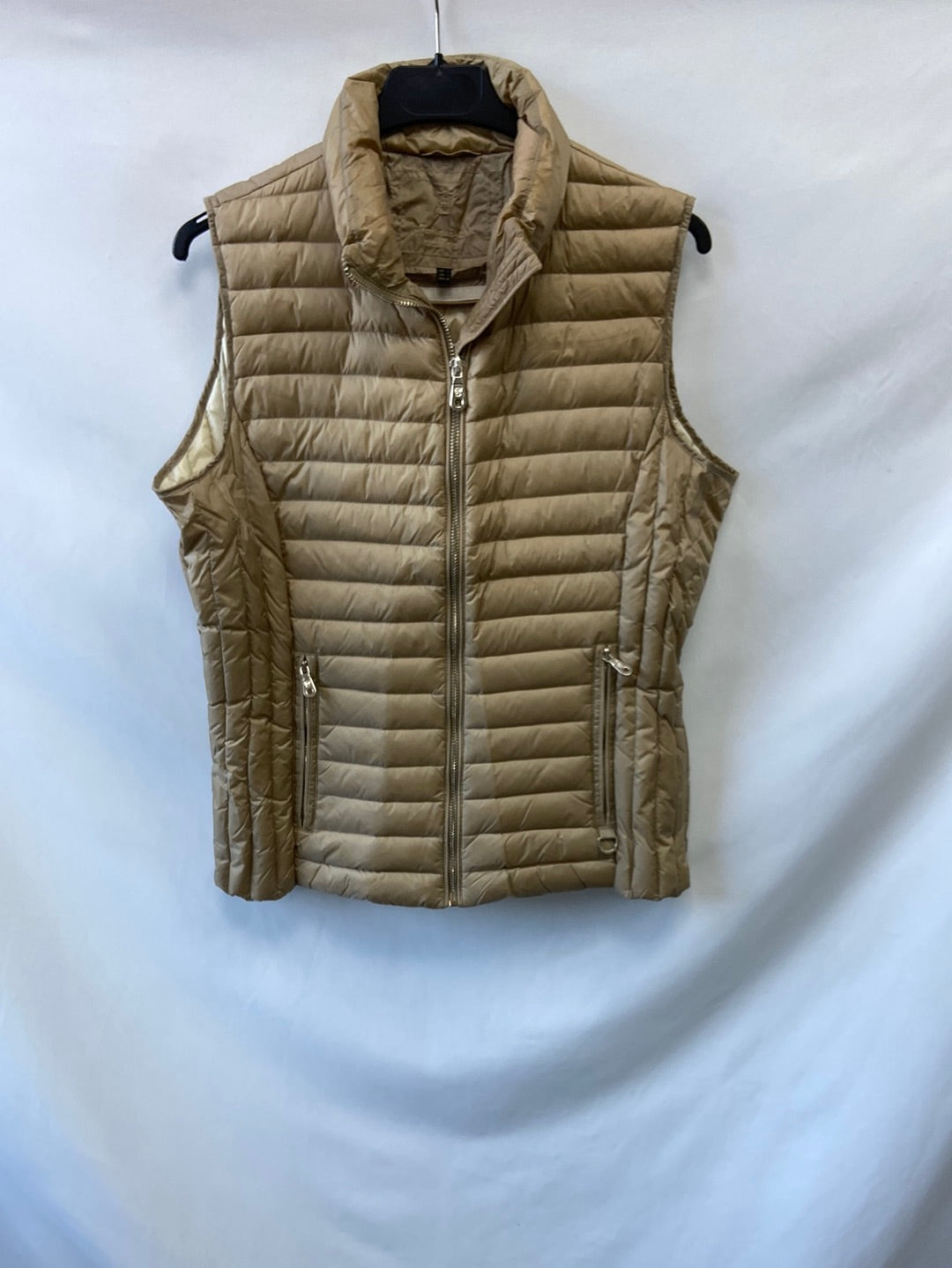 MASSIMO DUTTI.Chaleco beige acolchado T.L