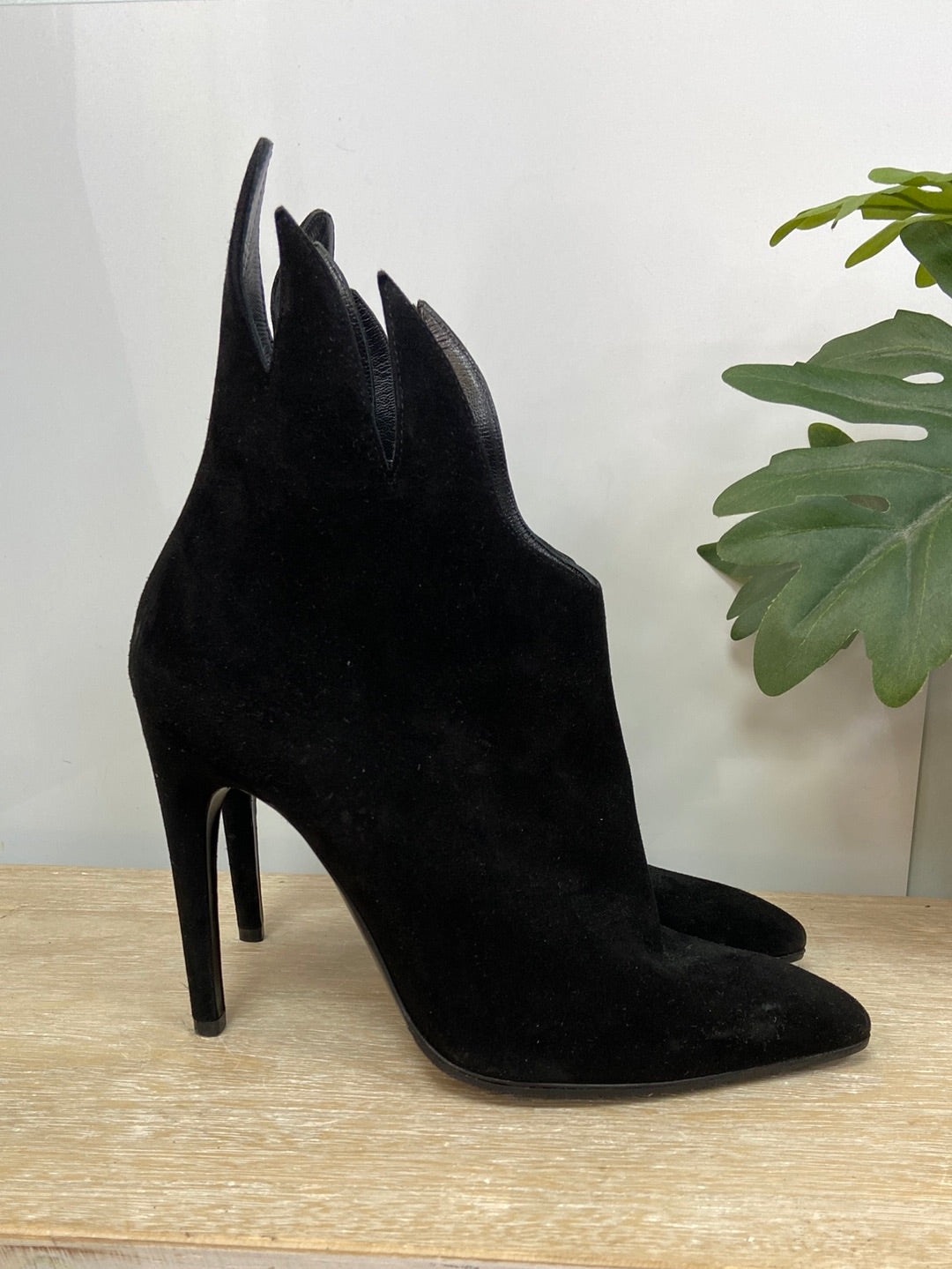 BOTTEGA VENETA.Botines efecto llama T.39