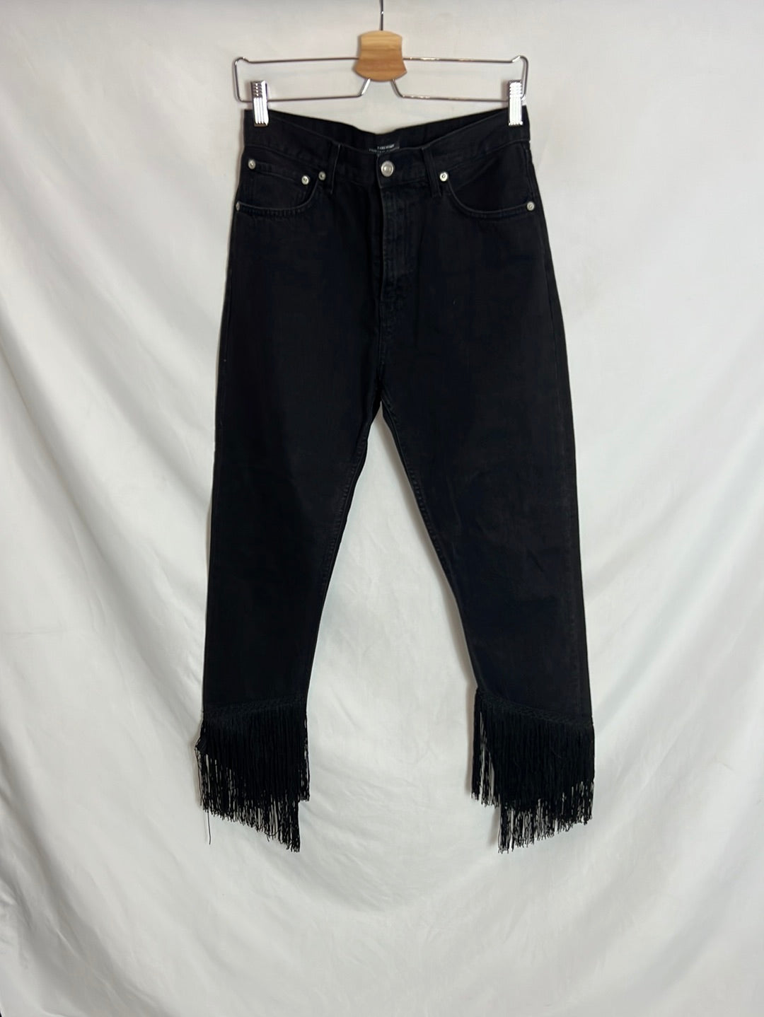 ZARA. Pantalón vaquero recto flecos. T 36