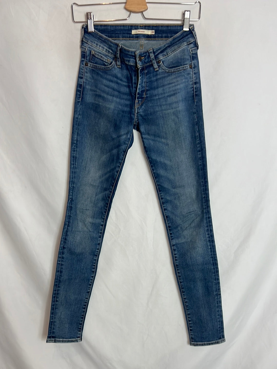 LEVI´S. Pantalón denim pitillo lavado medio. T 26 (36)