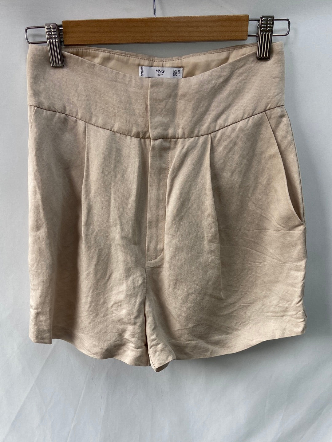 MANGO.Shorts beiges pinzas T.34