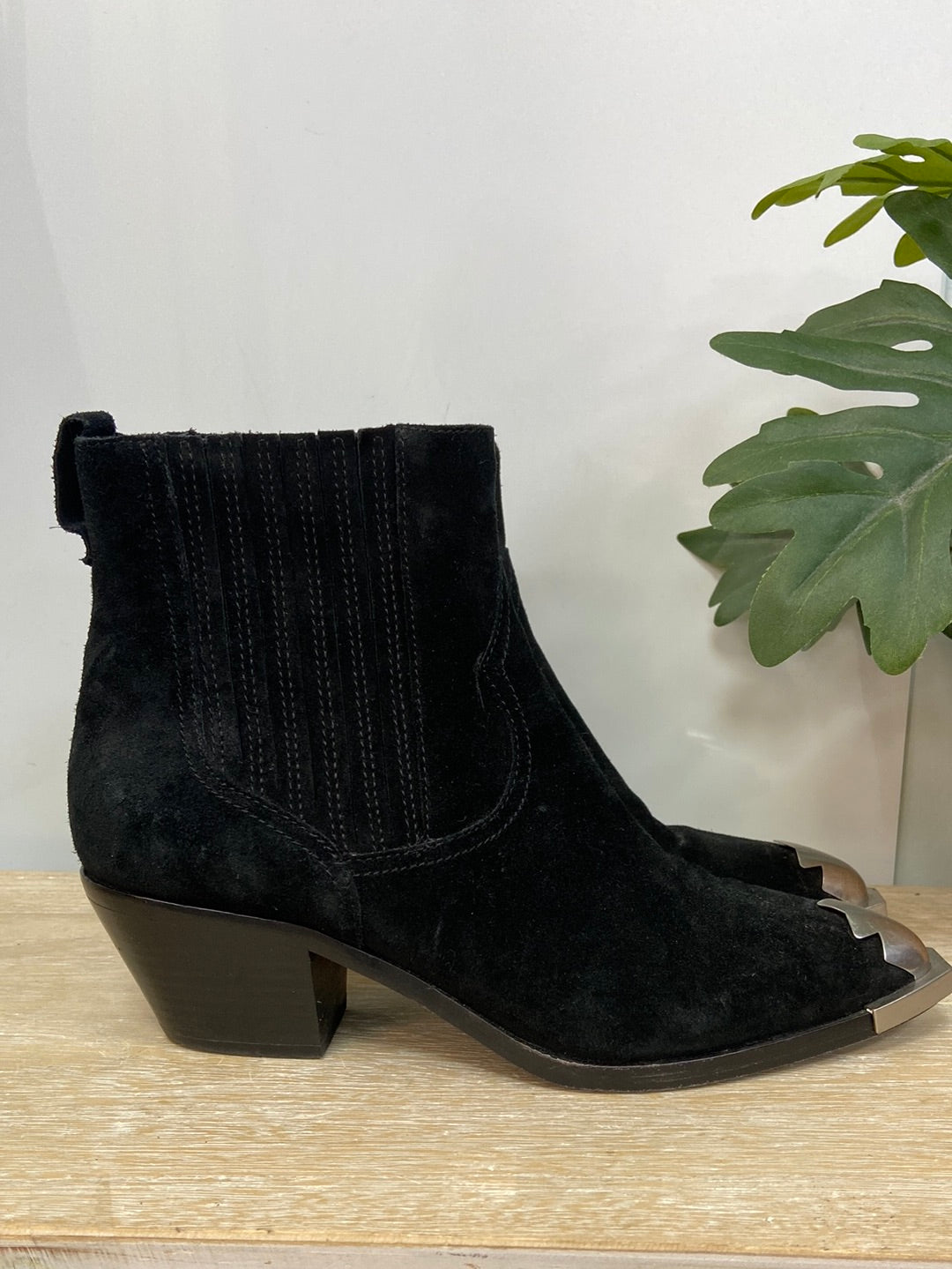 ASH.Botines negros cowboy T.39