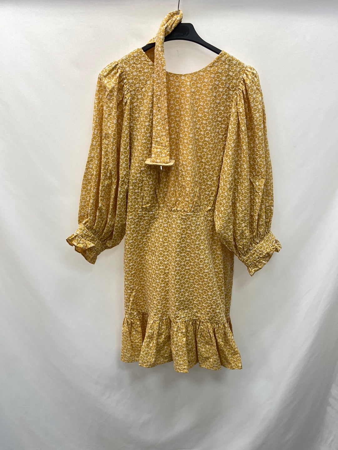 ASOS.Vestido mostaza bordado T.40