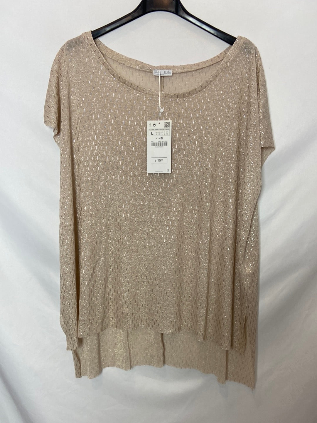 ZARA. Camiseta beige detalle hilos T. L