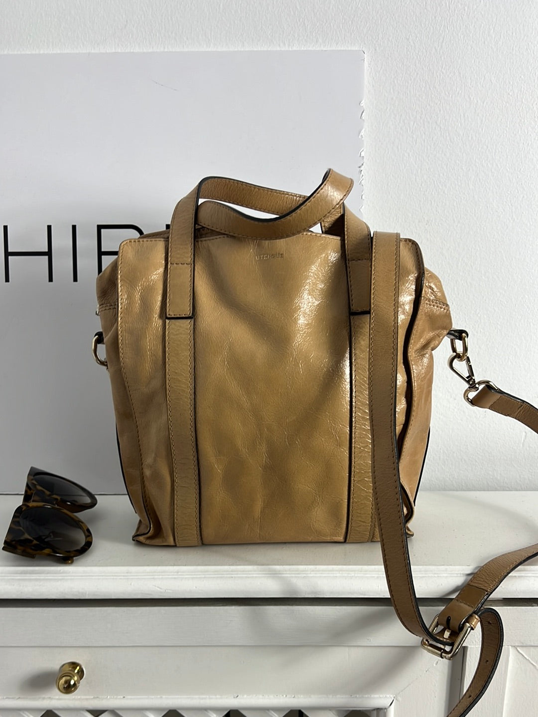 UTERQÜE. Bolso piel beige oscuro doble asa