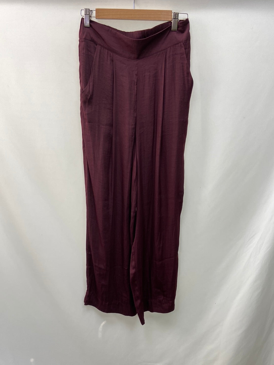 OYSHO.Pantalones fluidos burdeos T.M