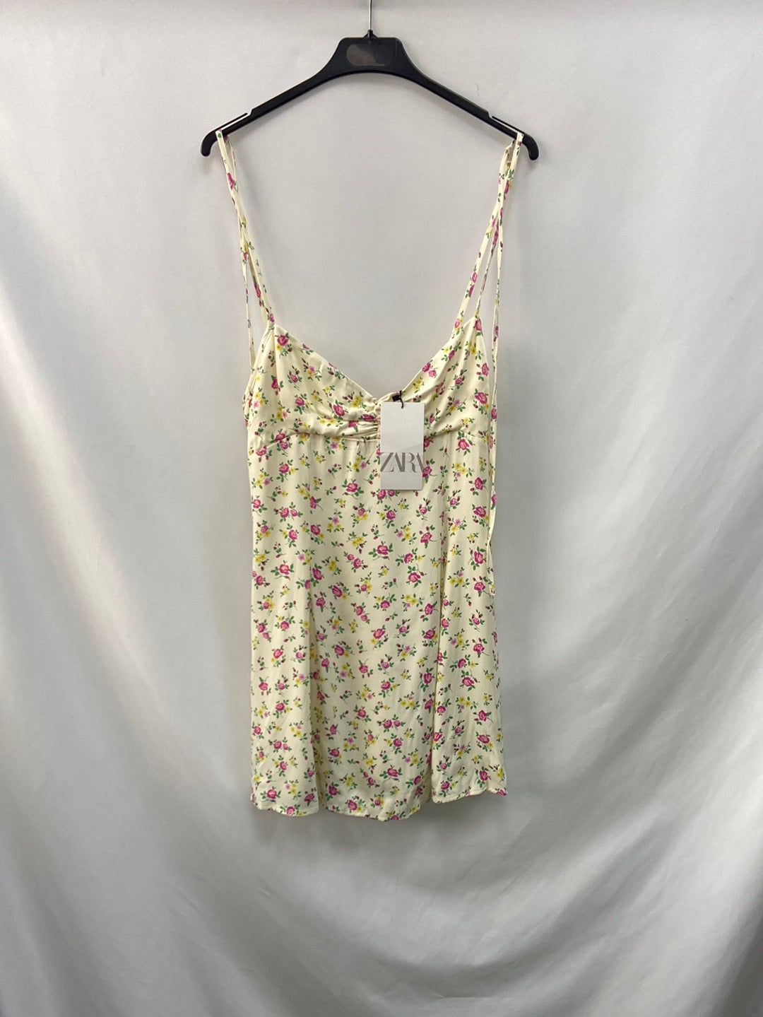 ZARA.Vestido mini flores T.M