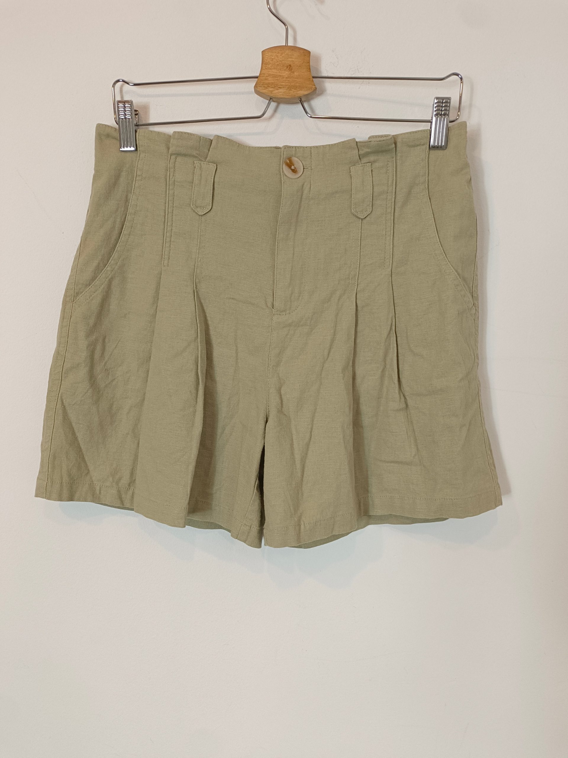 INTROPIA. Pantalón corto beige pinzas T.m