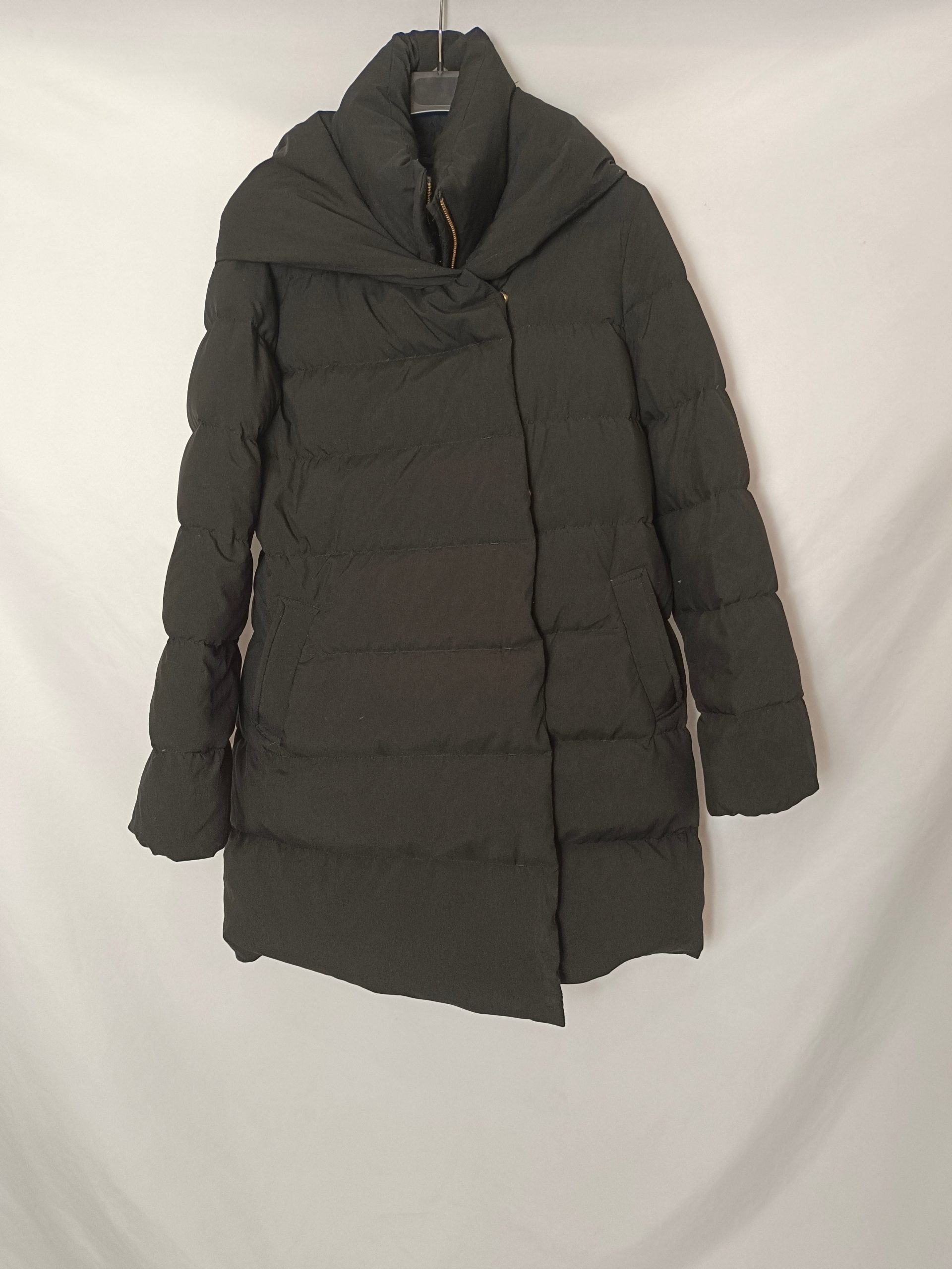 ZARA. Plumas negro cruzado T.xs