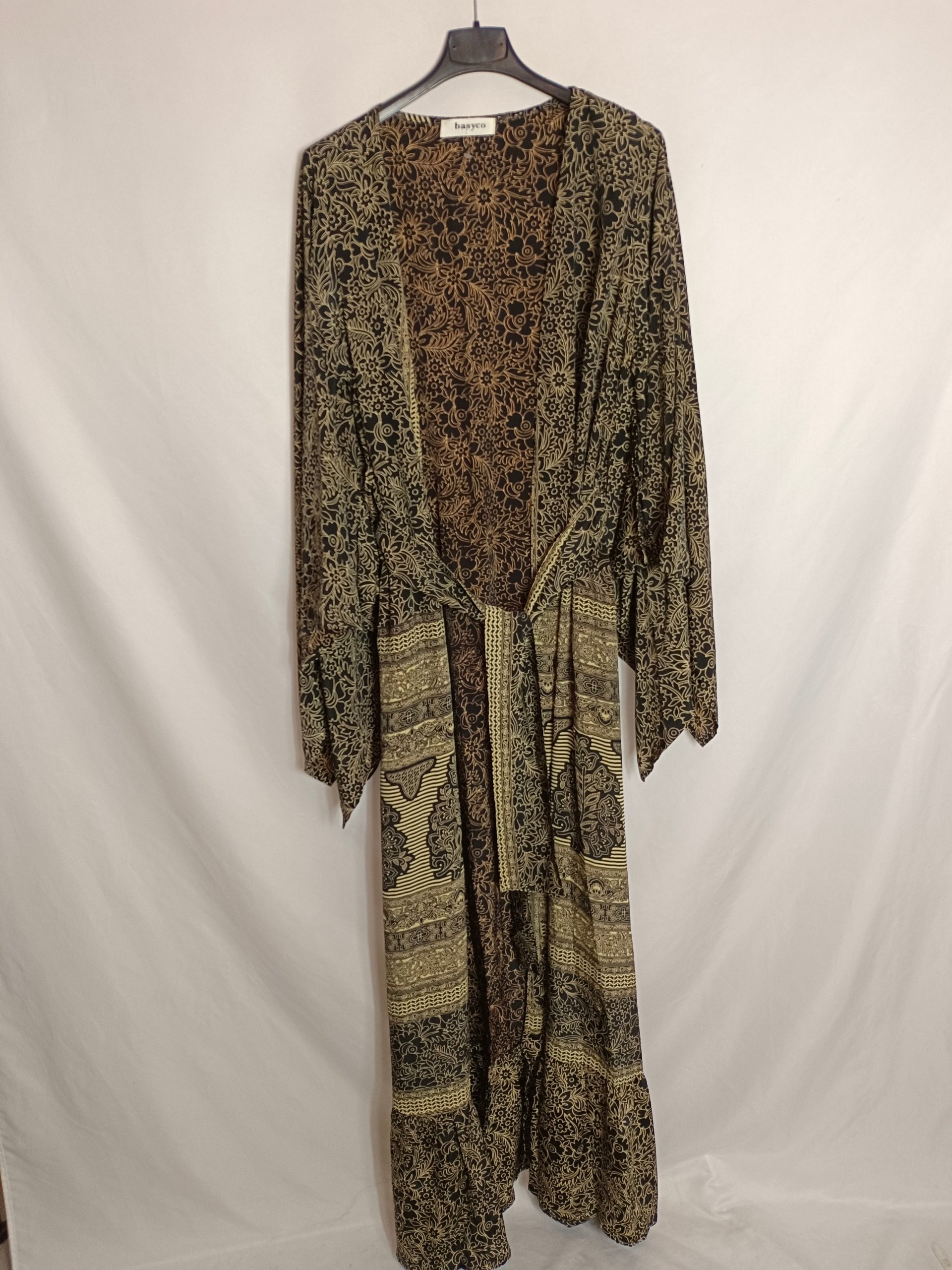 BASYCO. Kimono negro flores TU(m)