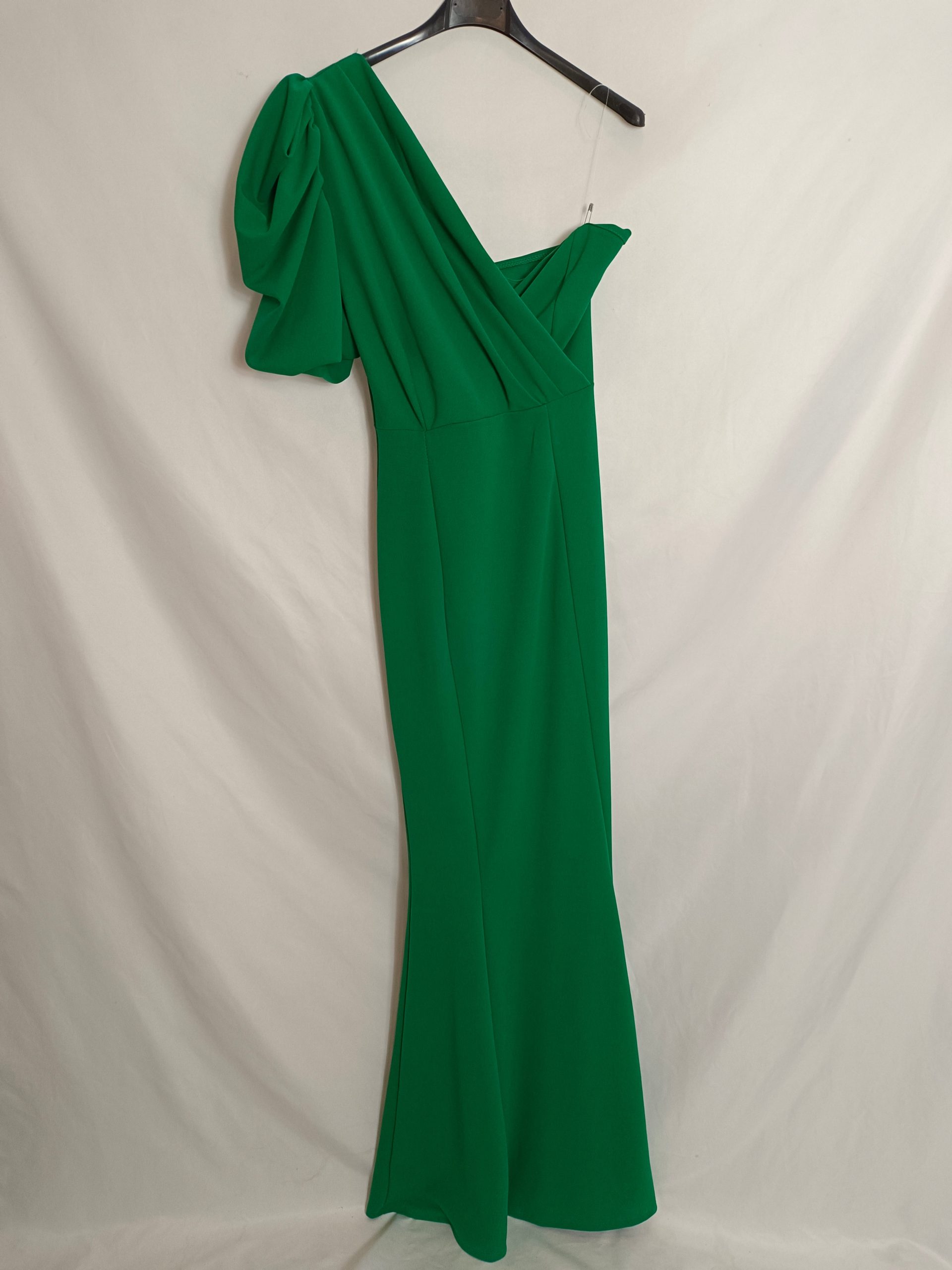 BOOHOO. Vestido largo verde asimétrico T.38