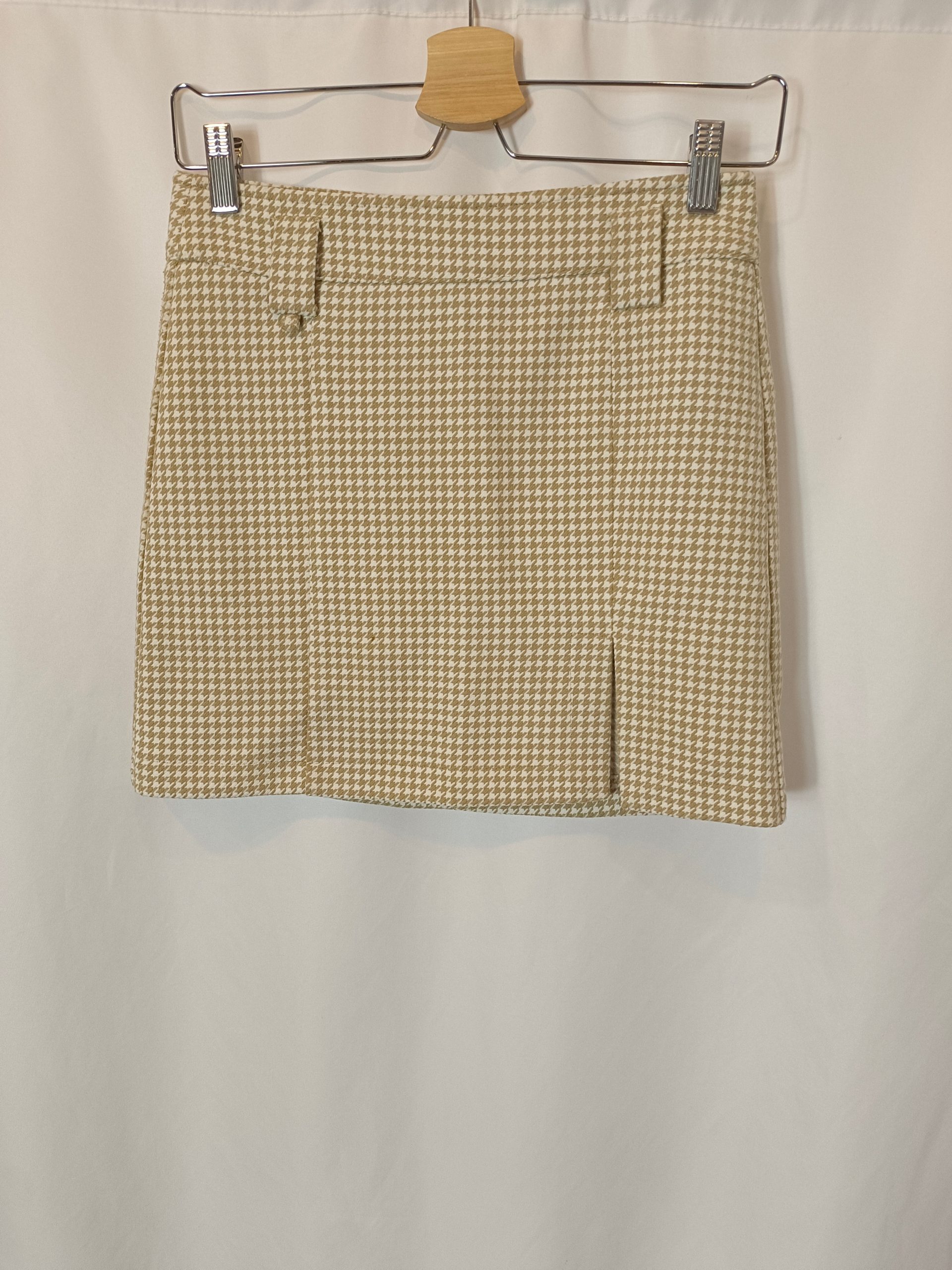 BERSHKA. Falda corta pata de gallo T.s