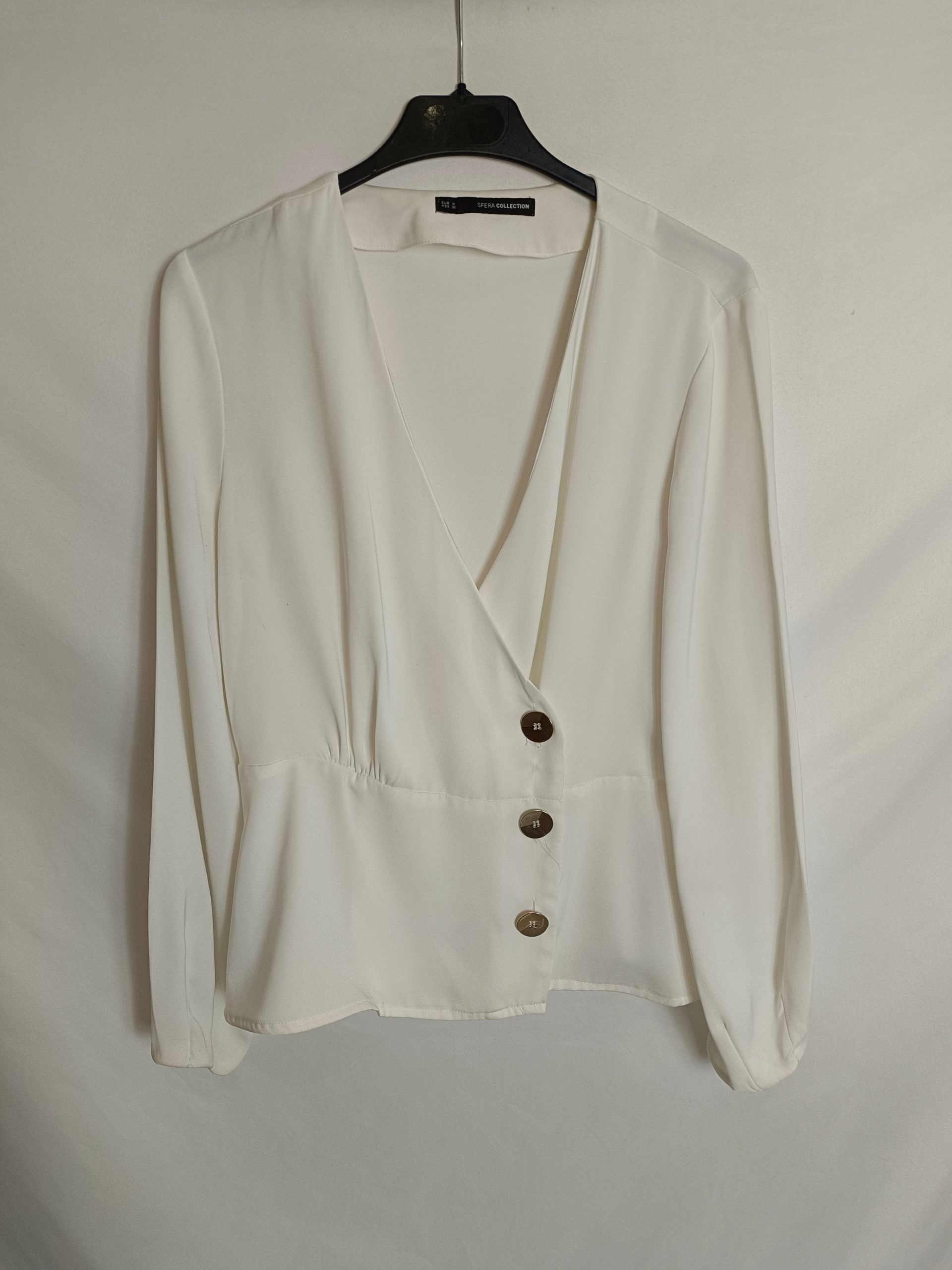 SFERA. Blusa blanca cruzada T.m