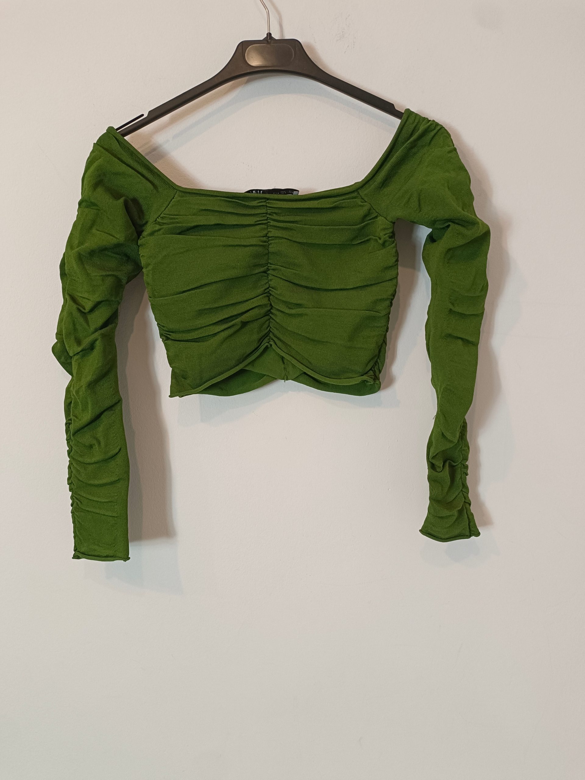 ZARA. Top verde fruncido T.s