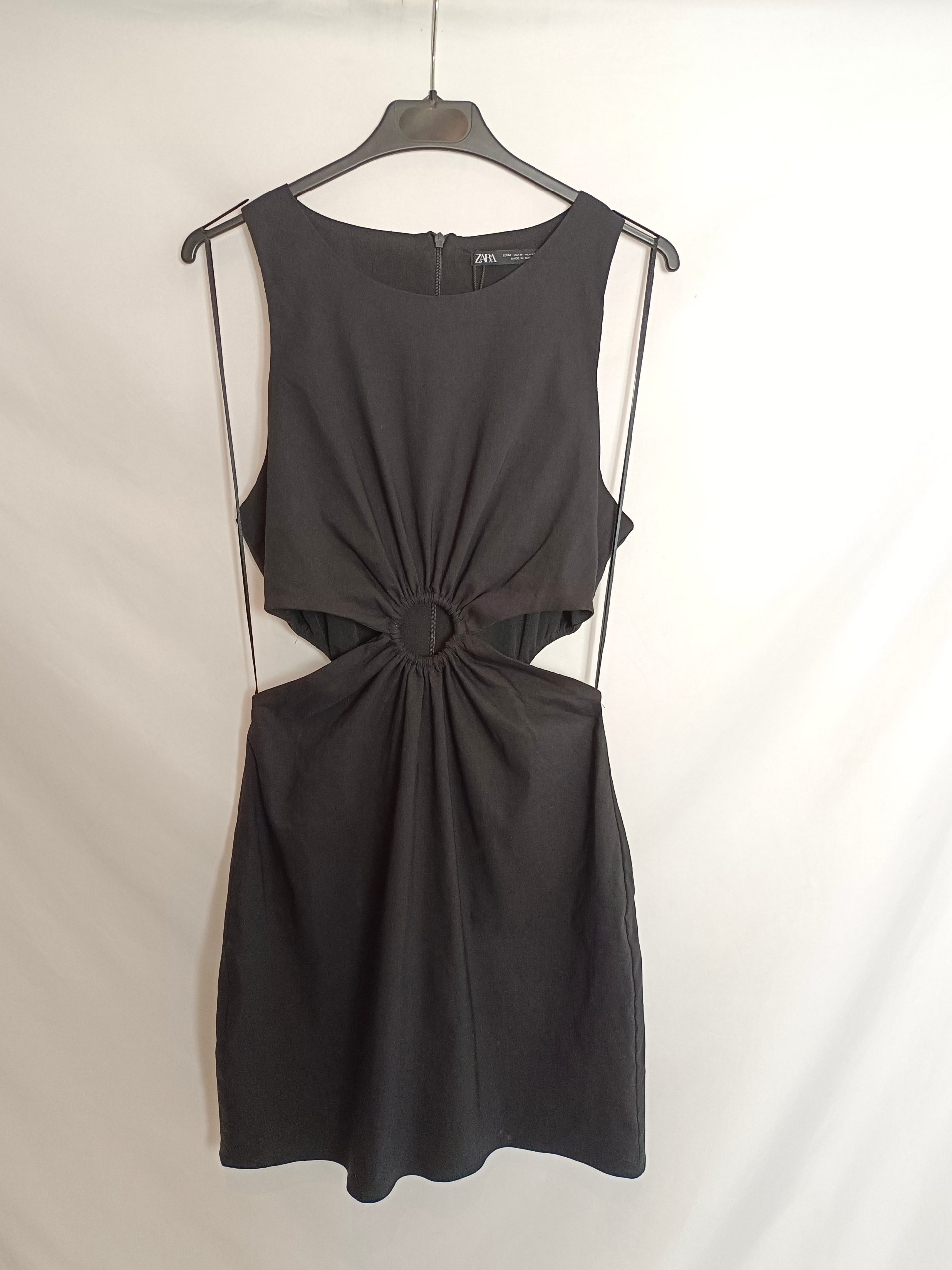 ZARA. Vestido negro aperturas T.s