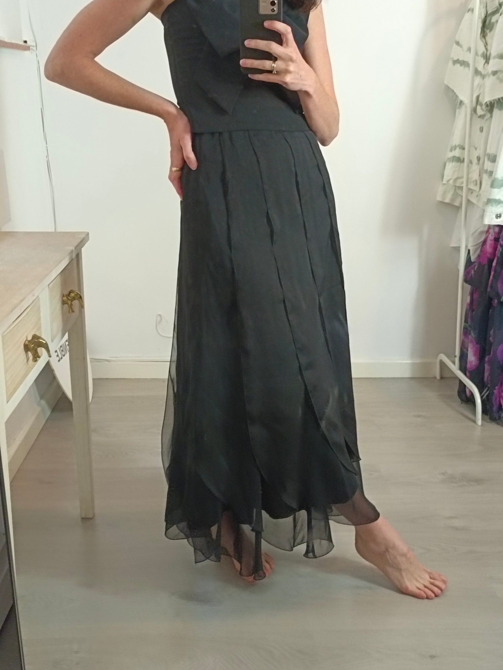 BIMANI. Falda midi negra pétalos T.32