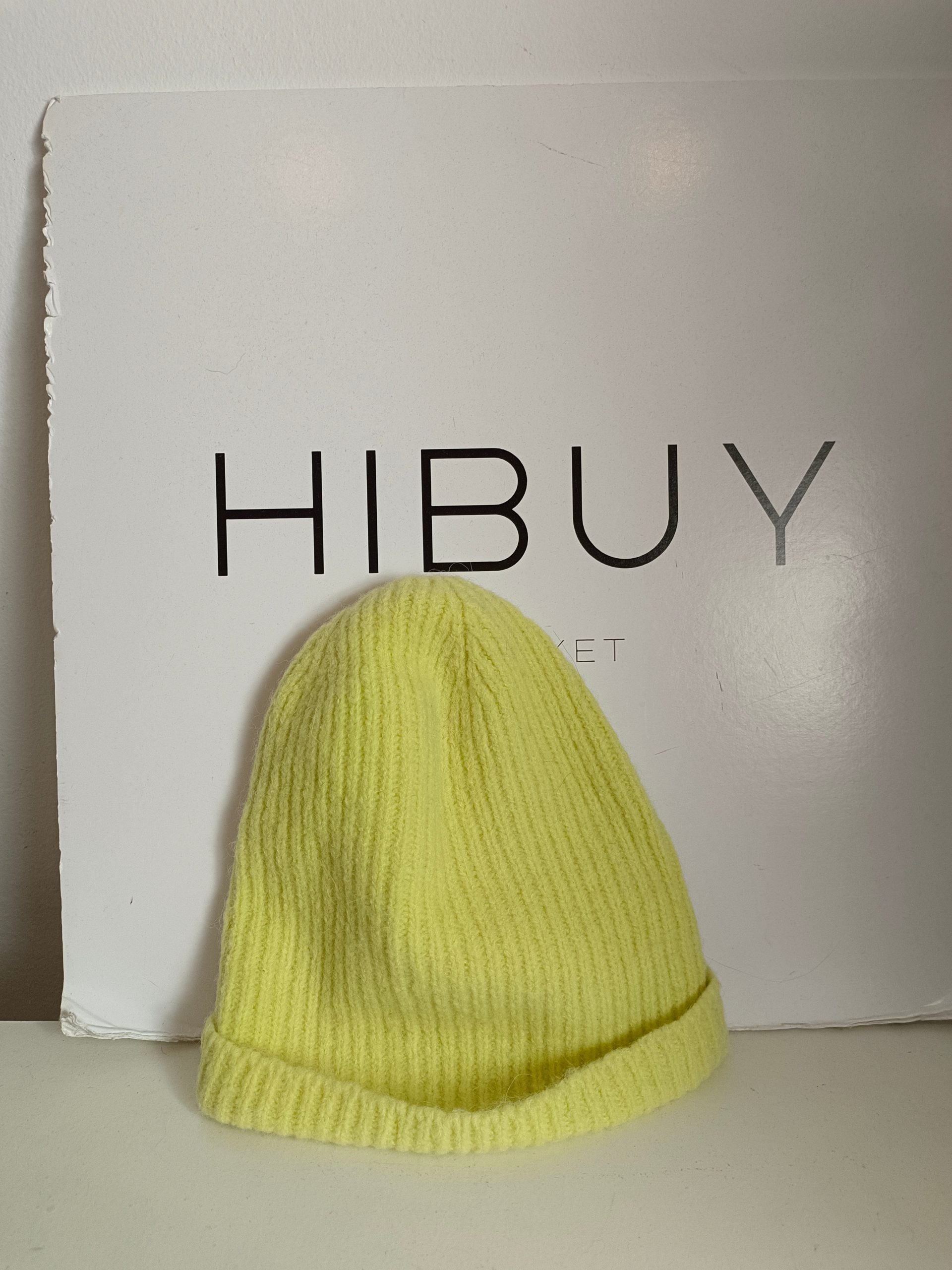 MANGO. Gorro amarillo