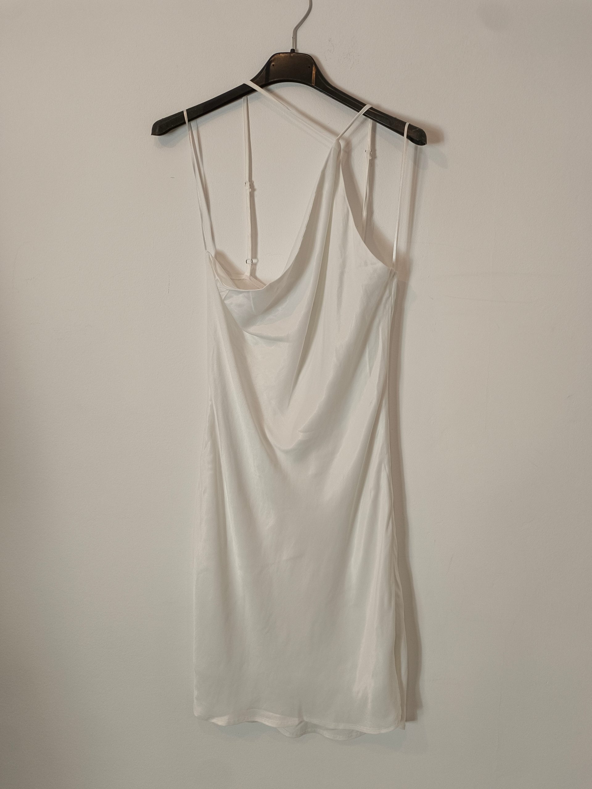 BERSHKA. Vestido lencero blanco T.m